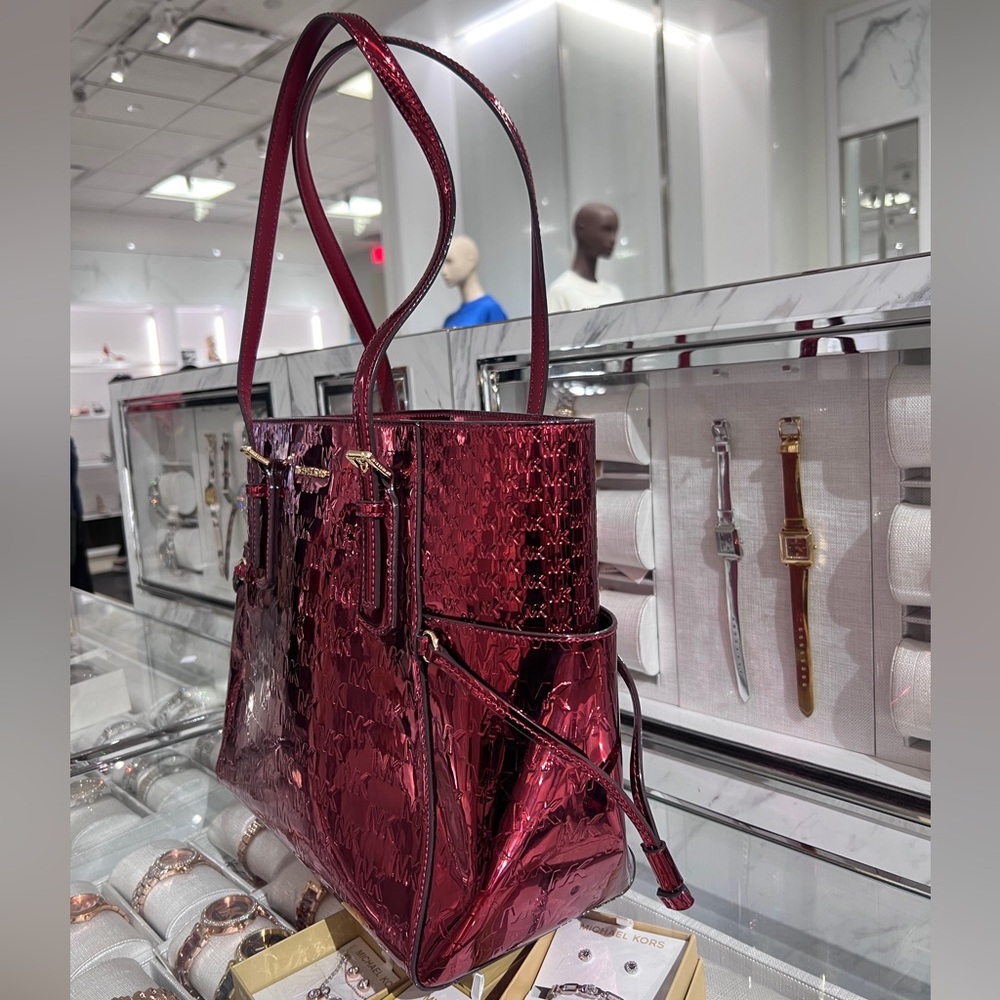 NWT MICHAEL KORS cherry Voyager Large Patent Logo Debossed Tote Bag - Picture 3 of 12